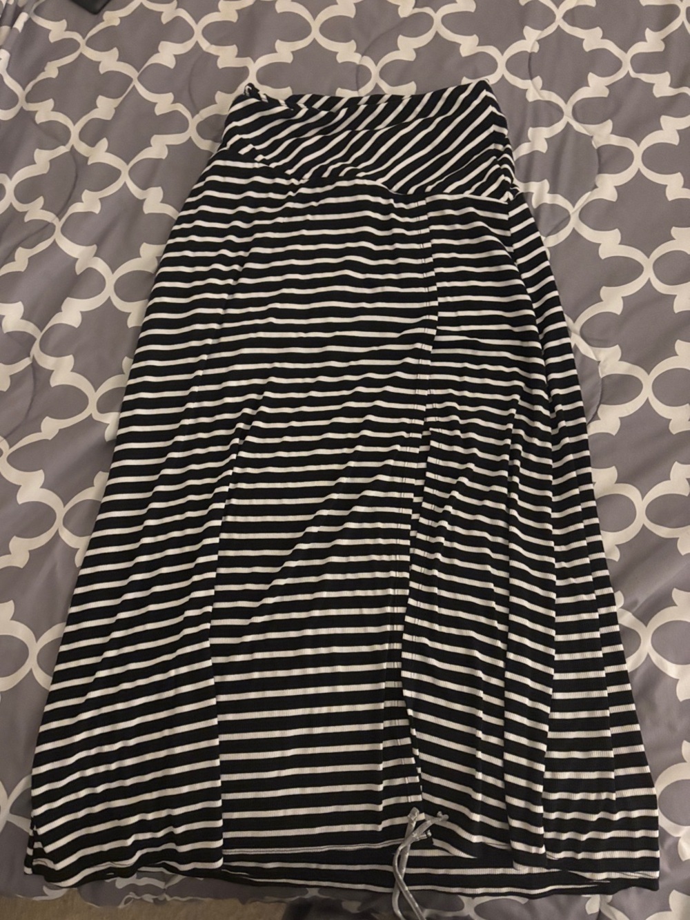 HALARA Black and White Striped Maxi Skirt